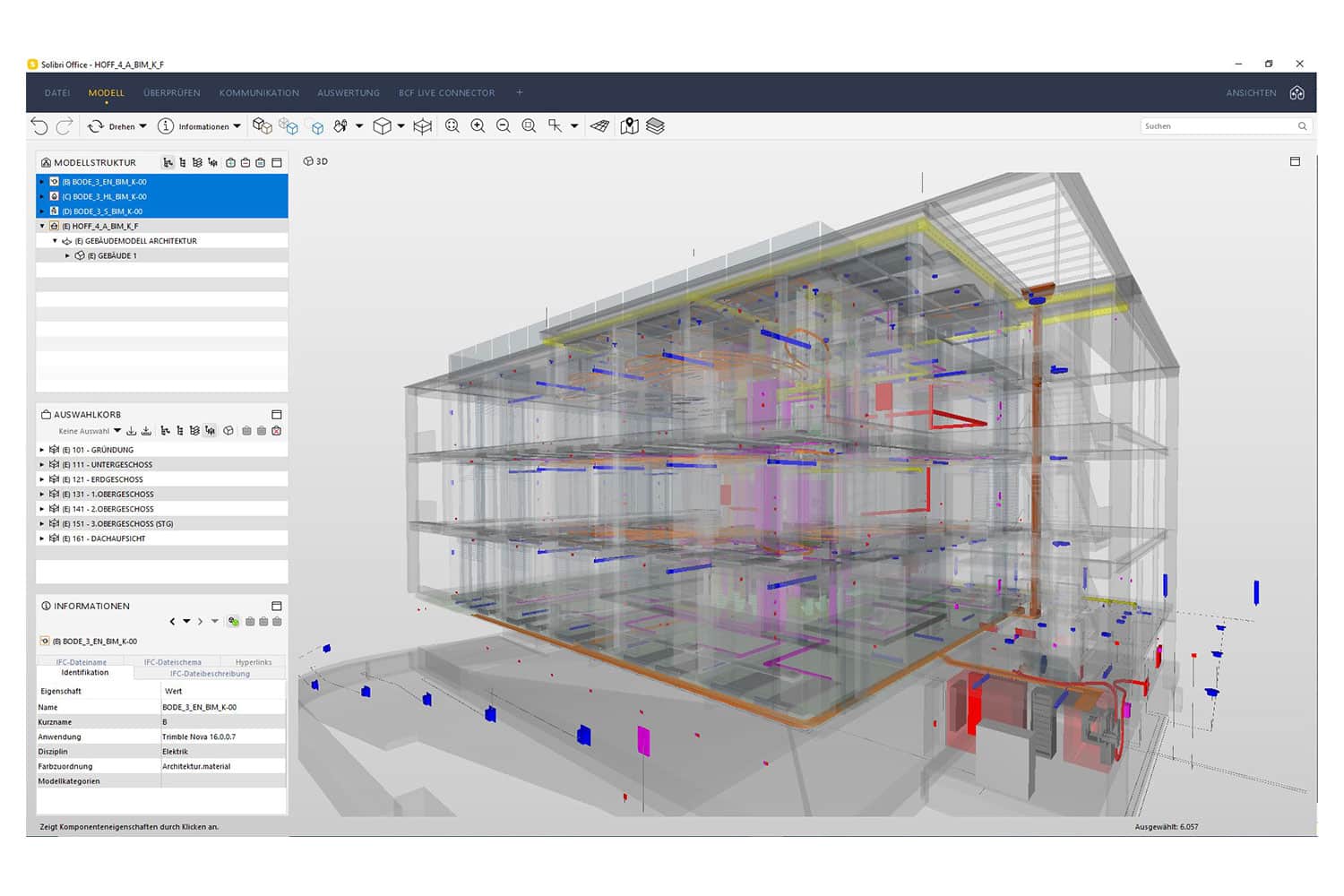 Screenshot der BIM-Software (Building Information Modeling), die ein 3D-Architekturmodell eines mehrstöckigen Gebäudes mit sichtbaren Struktur-, Heizungs-, Lüftungs- und Elektroelementen zeigt. Die Benutzeroberfläche bietet mehrere Menüs und Optionen.