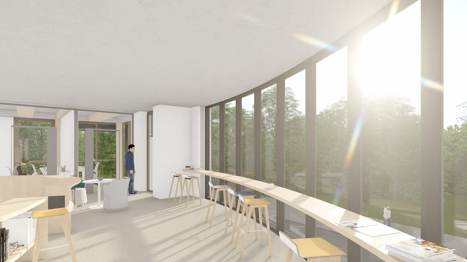 Ein heller, moderner Innenraum mit großen, raumhohen Fenstern, Sitzgelegenheiten in Barhöhe entlang der gebogenen Glasscheiben und ein paar Leuten im Inneren. Sonnenlicht strömt herein und beleuchtet die draußen sichtbaren Bäume.