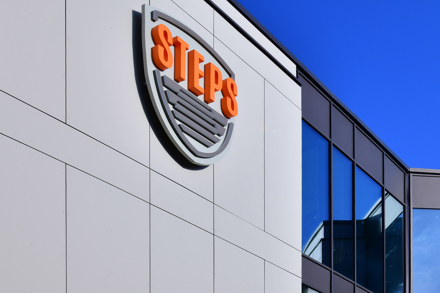 Pfosten-Riegel-Fassade des STEPS in Gronau, geplant von HOFF und Partner.
